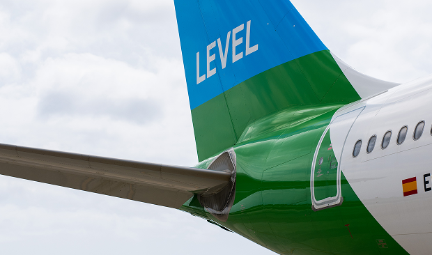 Detalle del estabilizador del avión de LEVEL.