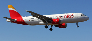 Avión de Iberia Express en pista.